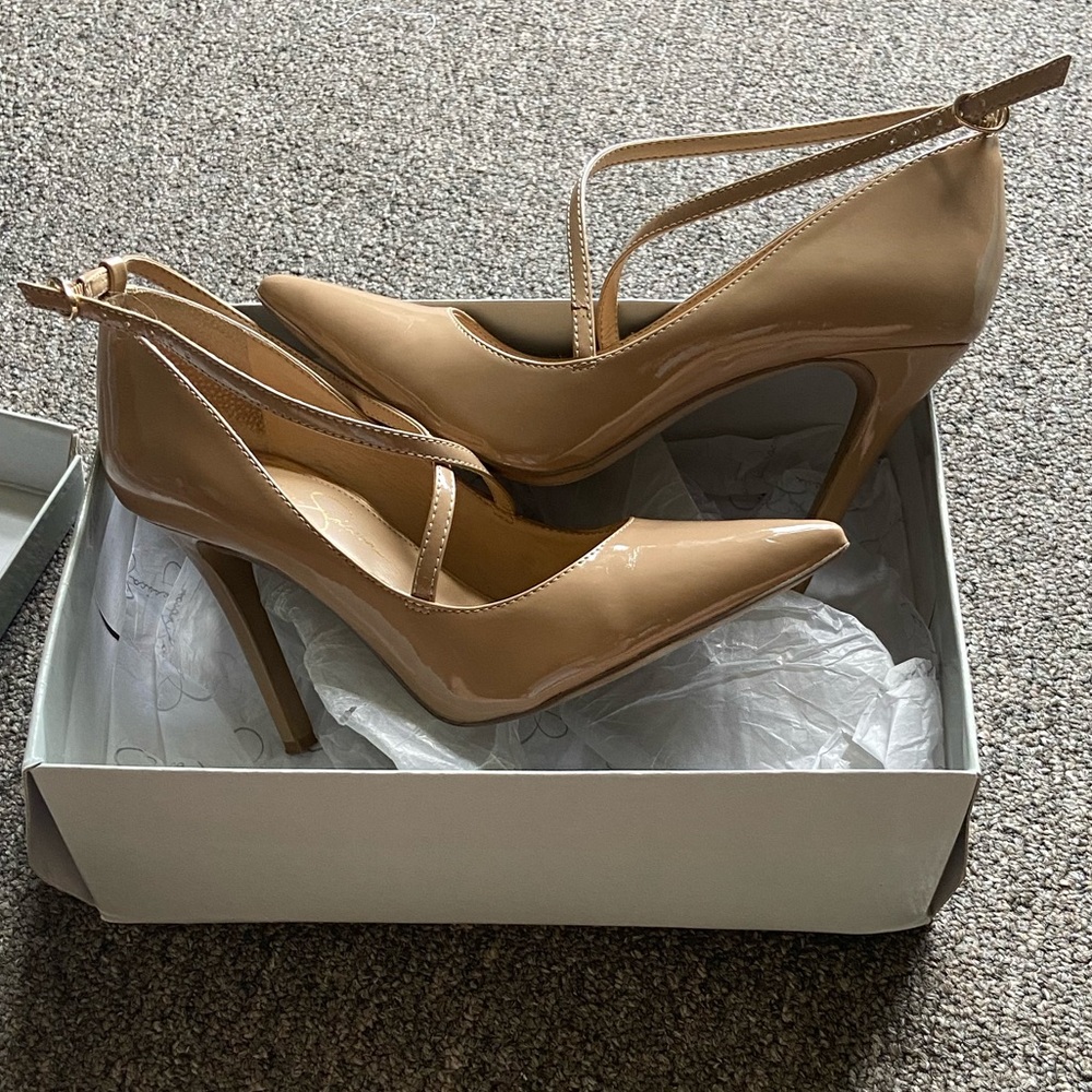 Jessica Simpson nude heels